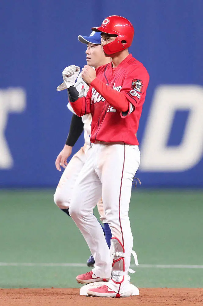 【画像・写真】広島・奨成　うれしいプロ初安打！　清原氏超えた逸材がついに“スタート”