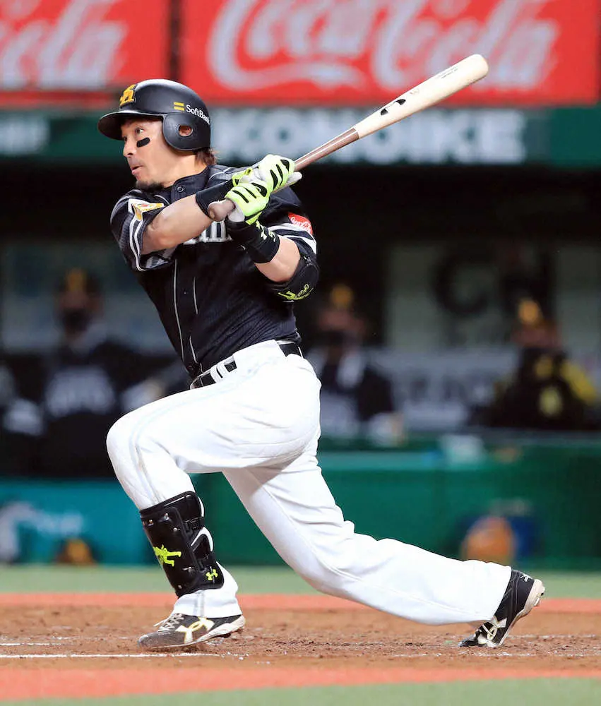 【画像・写真】ソフトバンク・松田宣が2号2ランに「コンパクトマックス」　「熱男～！」もコロナ禍踏まえ小声の配慮