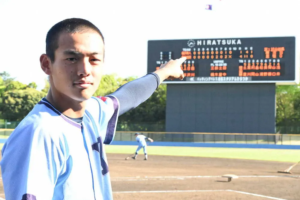 【画像・写真】横浜商・藤崎素哉が今月3本目の代打アーチ　東海大相模・石田隼都撃ちに燃える