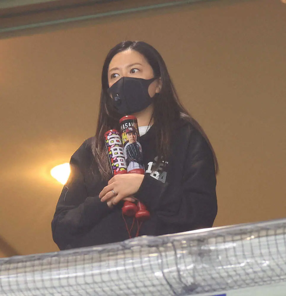 【画像・写真】里田まいも来た！夫・マー君の復帰戦スタンドで見守った