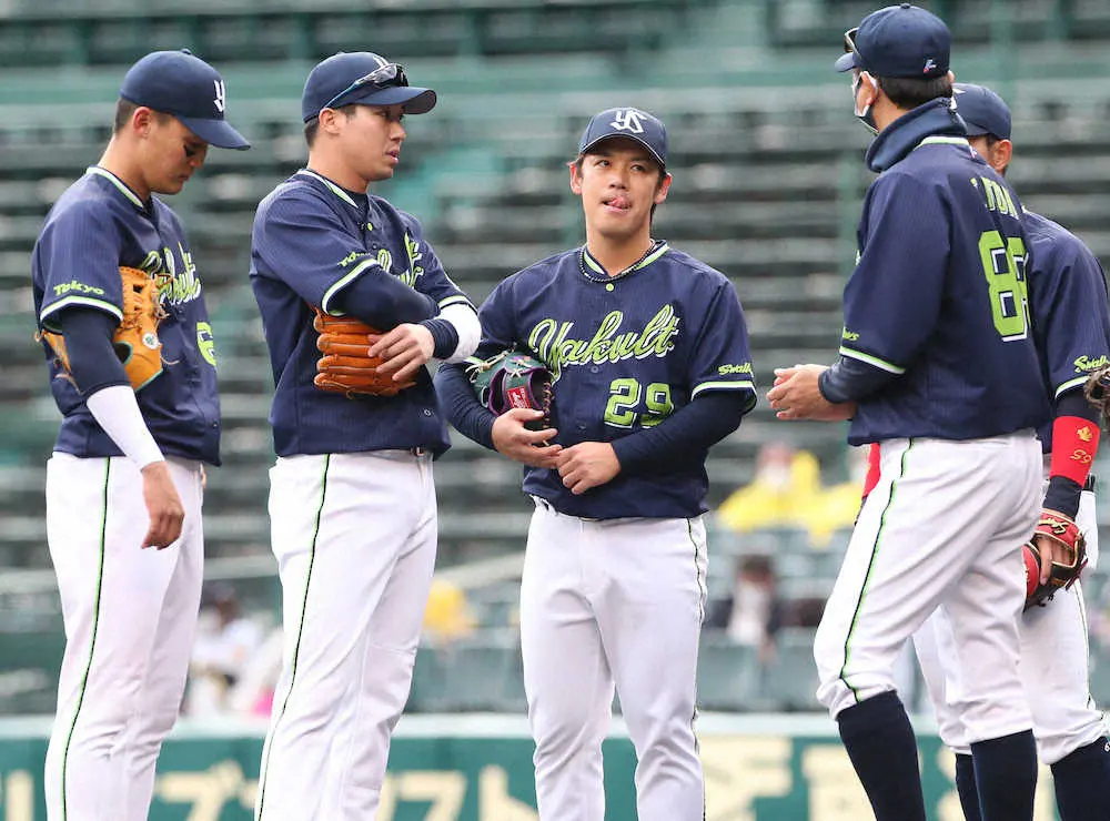 【画像・写真】ヤクルト小川、今季最短2回0/3 6失点降板「チームに流れをもってくるピッチングができず申し訳ない」