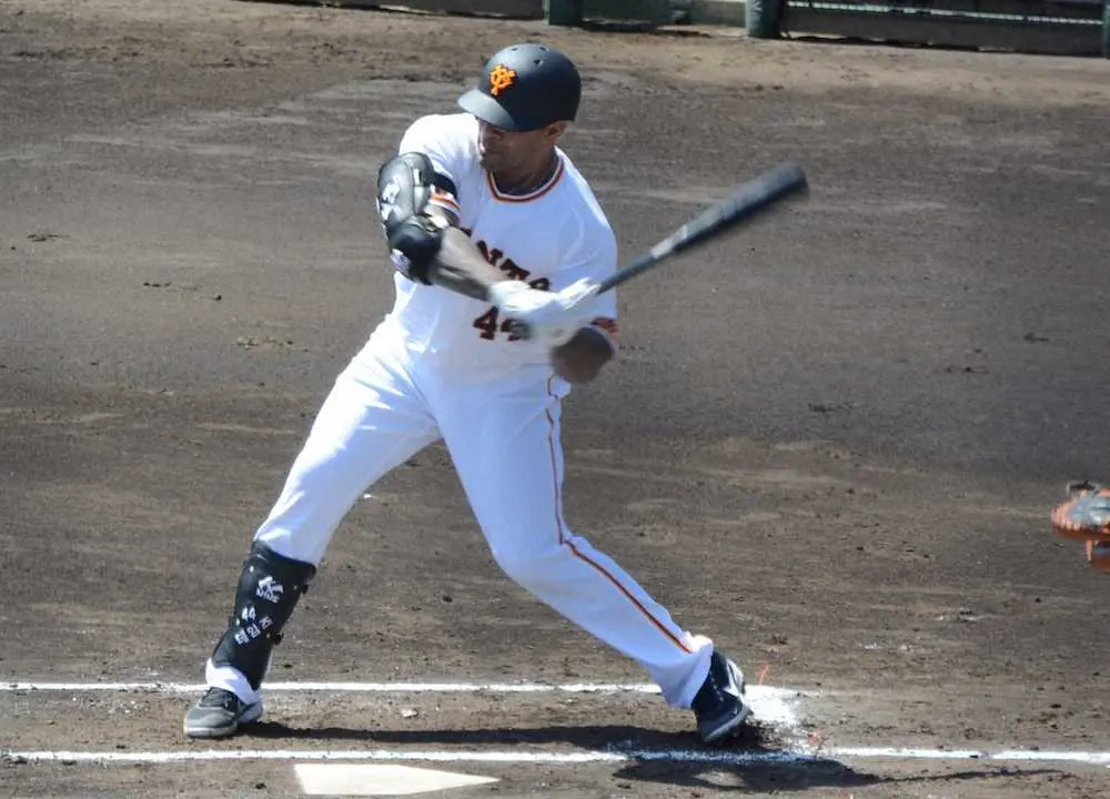 【画像・写真】巨人・テームズ来日初本塁打　2軍戦でバックスクリーン右へ豪快弾