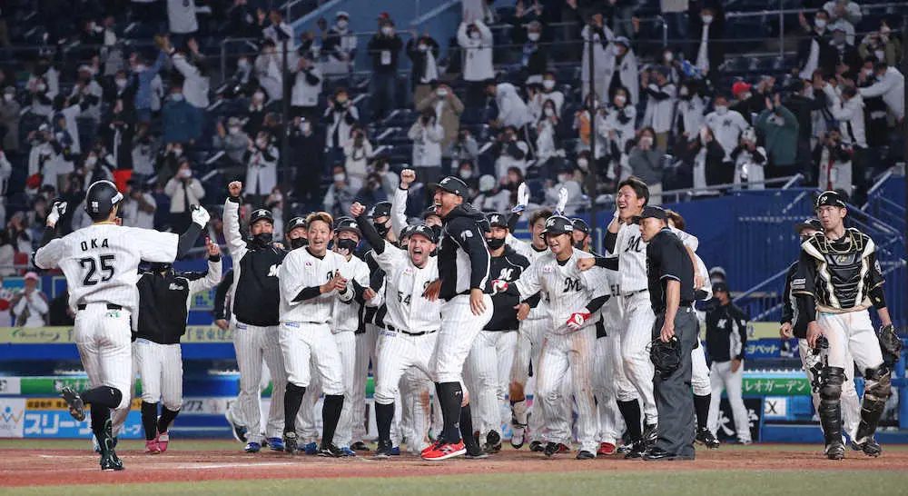 【画像・写真】ロッテ・岡が自身初の逆転サヨナラ弾　「何が起こったかわからない」　0-5からの大逆転で6連勝！