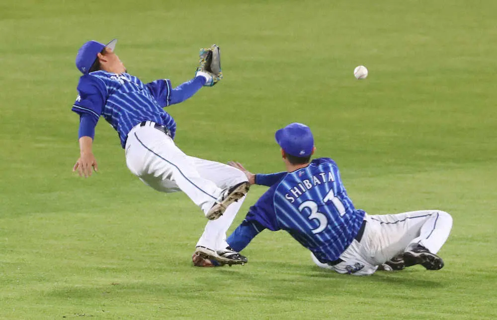 【画像・写真】中畑清氏　DeNA・柴田負傷で担架…“動かぬ首脳陣”大丈夫か？
