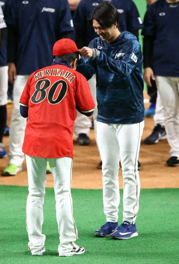 【画像・写真】日本ハム　引き分けで26日が60歳誕生日の栗山監督の前祝いならず　試合前はナインのサプライズに感激