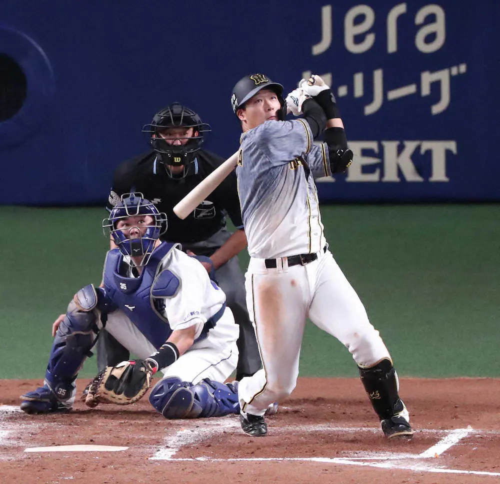 【画像・写真】これが「虎の4番」だ　大山、3回の好機で左翼席中段に5号3ラン「甘いボールをしっかり仕留められた」