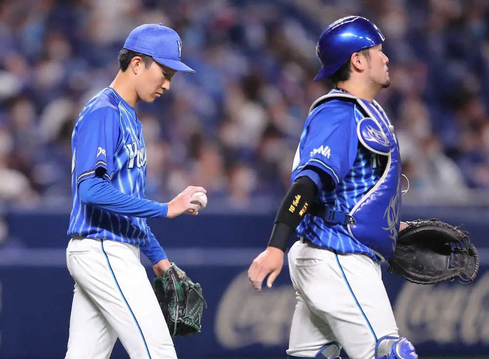 【画像・写真】DeNA三浦監督　8失点の大貫に「悪いなりに何とかしないと」　バッテリーごと交代「流れを変えるため」