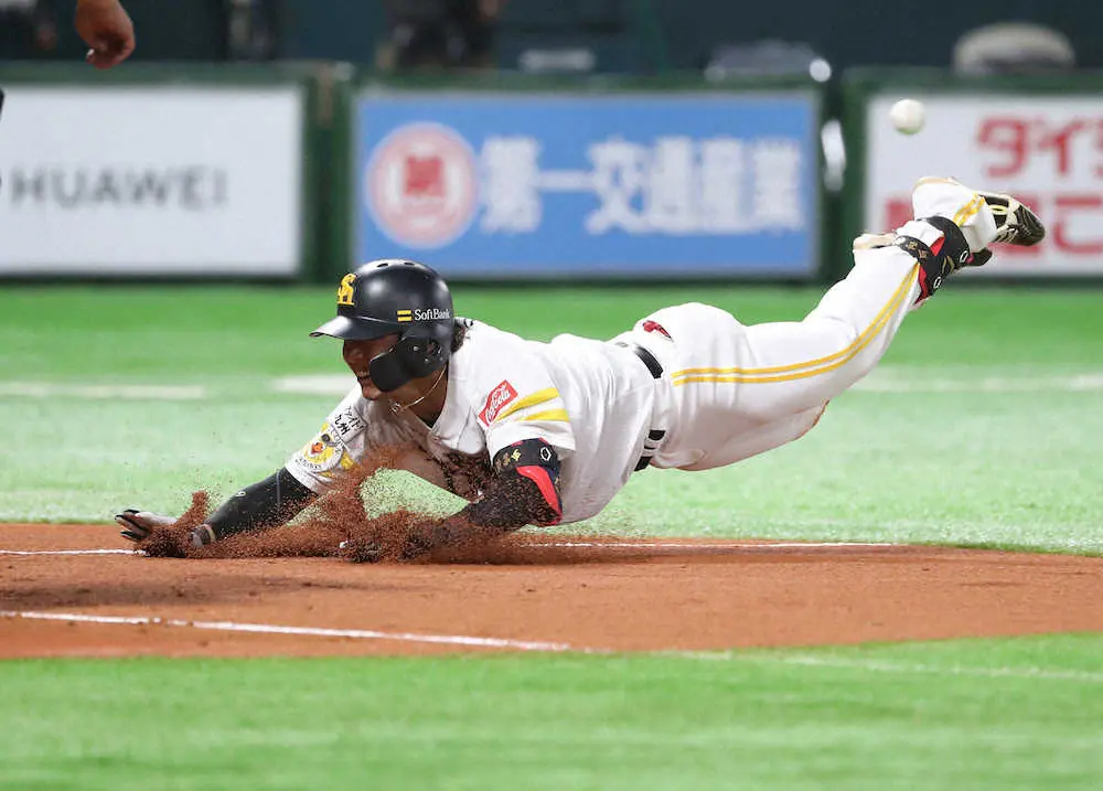 【画像・写真】ソフトバンク・今宮が「ジャストミート」決勝三塁打！守備のミスから一気生還　チームは再び首位に1差