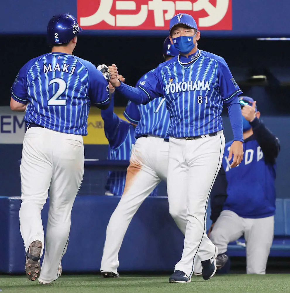 【画像・写真】雰囲気出てきた？　DeNA・三浦監督の代打攻勢ズバリ　今季初の完封勝利で3カード連続勝ち越し