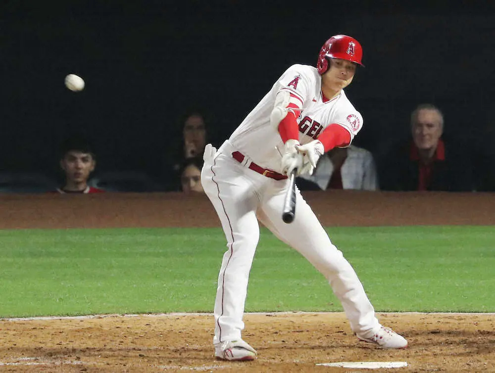 【画像・写真】大谷“曲芸”二塁打！右手だけで右中間フェン直ライナー　好調キープでいざ“サイ・ヤング腕”2連戦