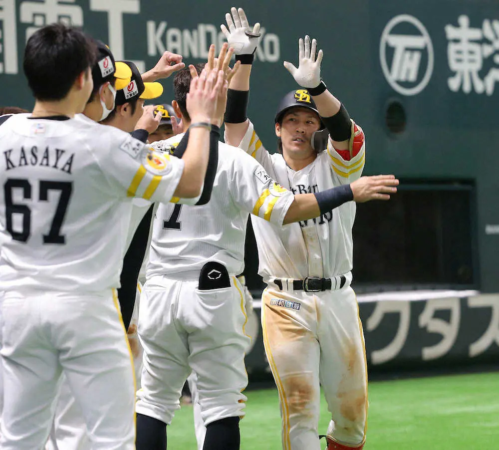 【画像・写真】ソフトバンク、7回に3点差をひっくり返した！柳田、中村晃、甲斐の3連打などで一挙5得点で逆転