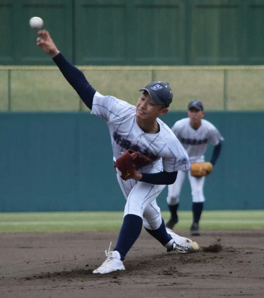 【画像・写真】新潟産大付　59年の創部以来初の優勝　エース西村が力投