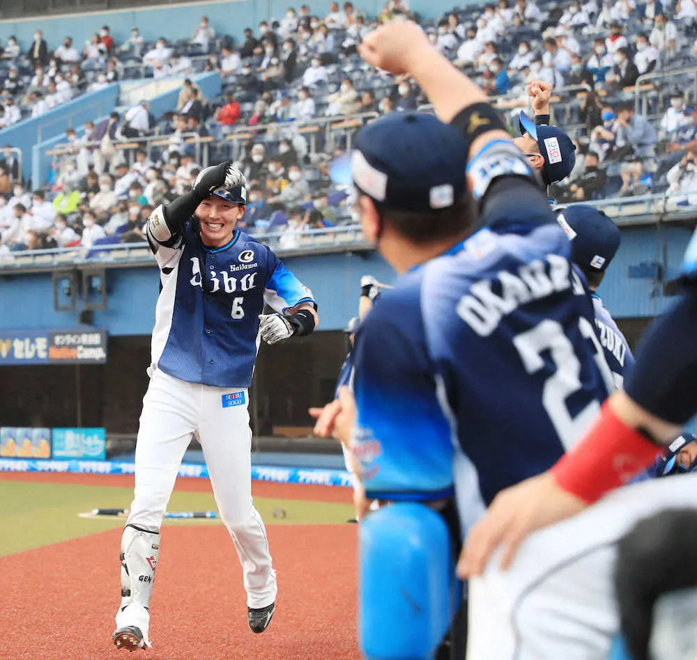 【画像・写真】西武　源田が今季39試合目にして待望1号ソロ　「うれしいです」