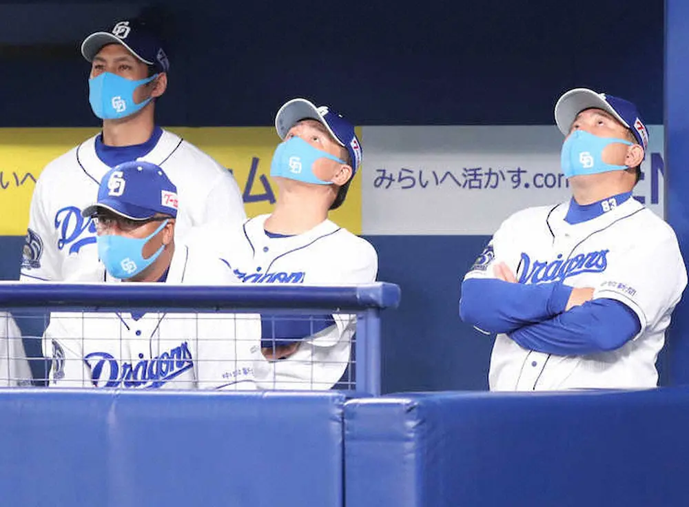 【画像・写真】中日・与田監督　13残塁1点の拙攻に嘆く　不振続くガーバーにも言及「当然考えていかないと」