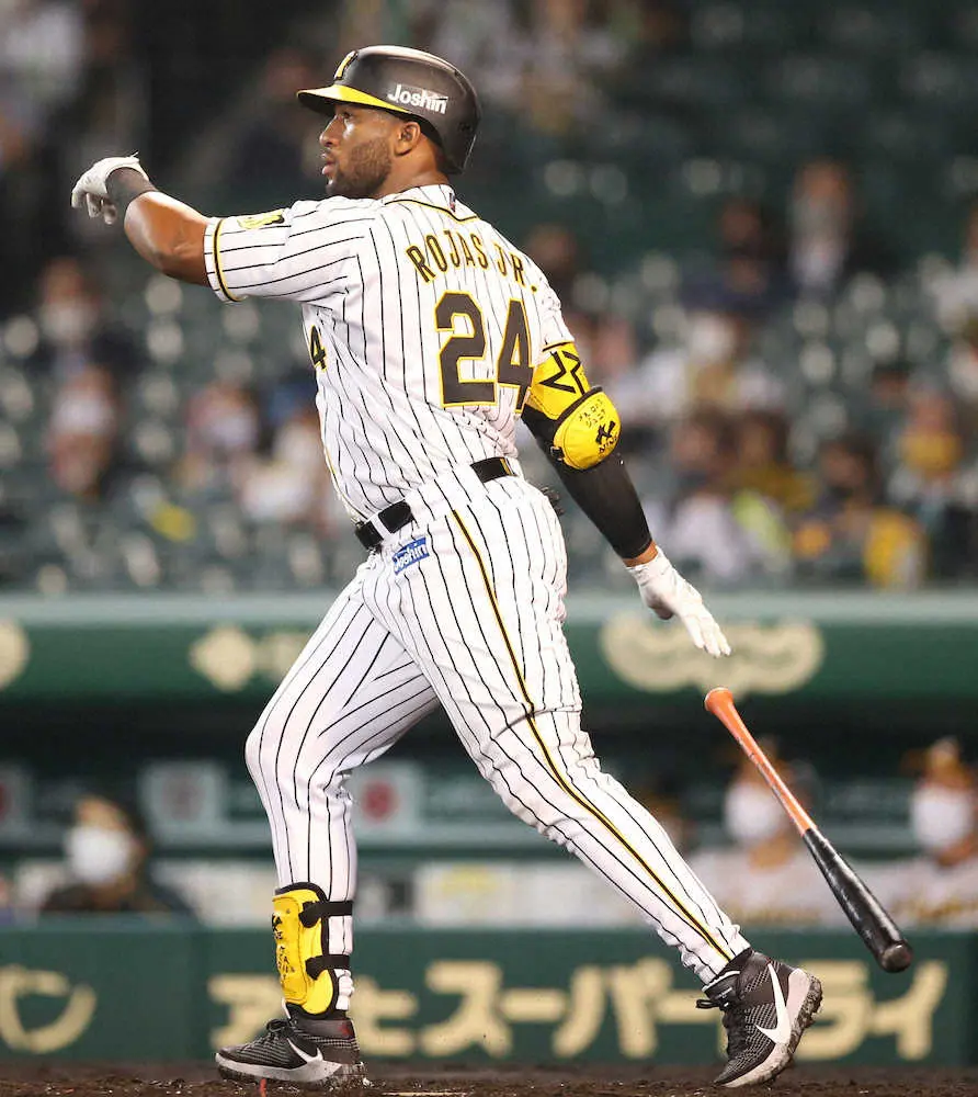 【画像・写真】ついに出た　阪神・ロハスがバックスクリーン左へ来日1号　デビュー22打席目の初安打