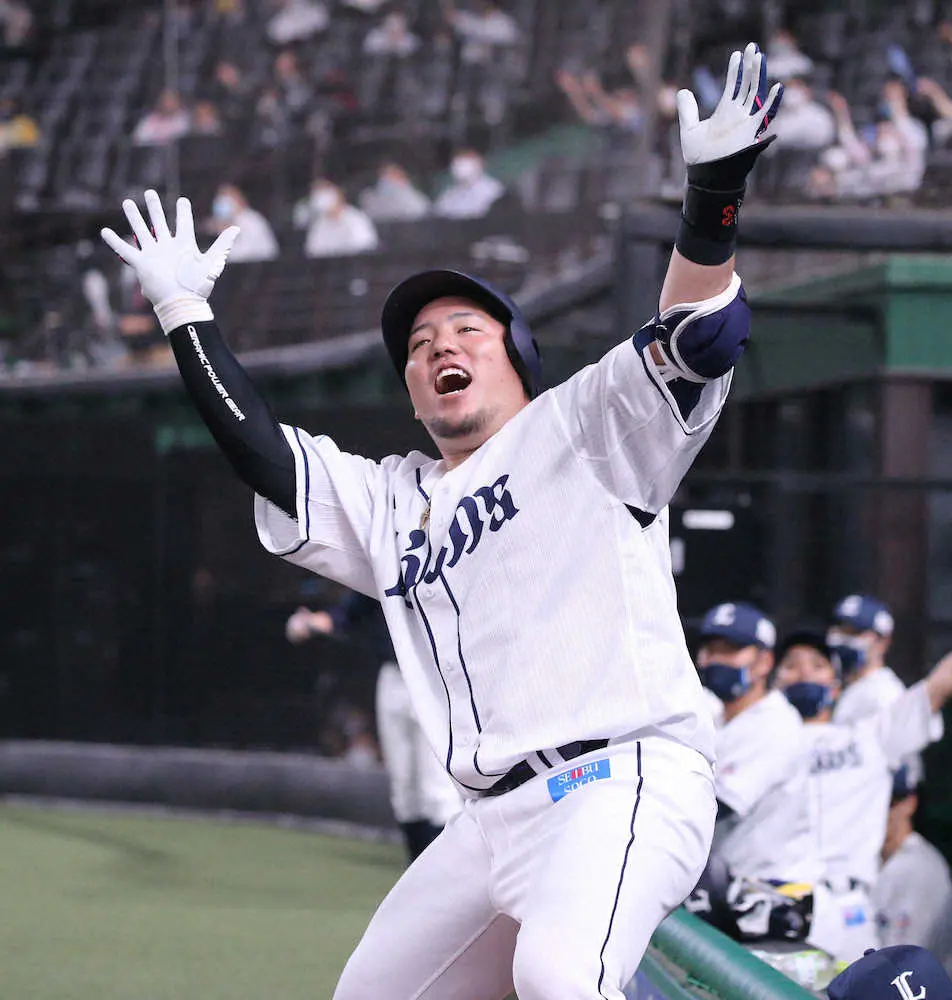 【画像・写真】西武・山川、先制4号は待望の今季本拠初アーチ!「やっぱり単純にうれしい」喜びのどすこいポーズ
