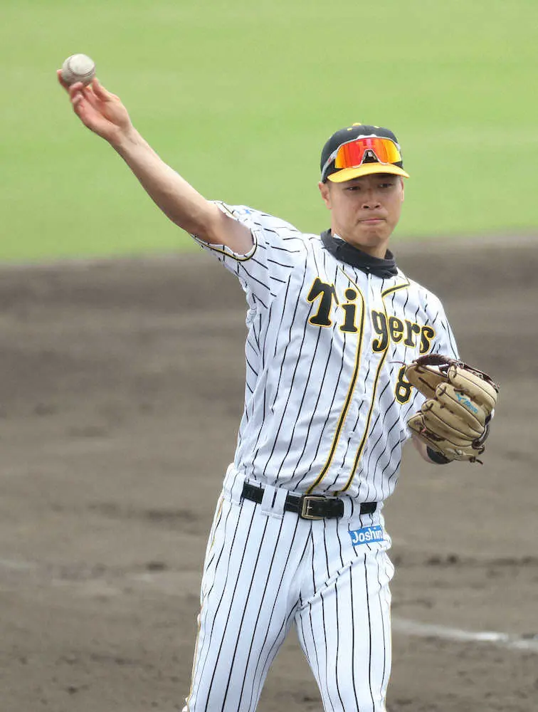 【画像・写真】阪神・佐藤輝　久々「右翼」も万全　4度の打球処理こなし「しっかり守れた」