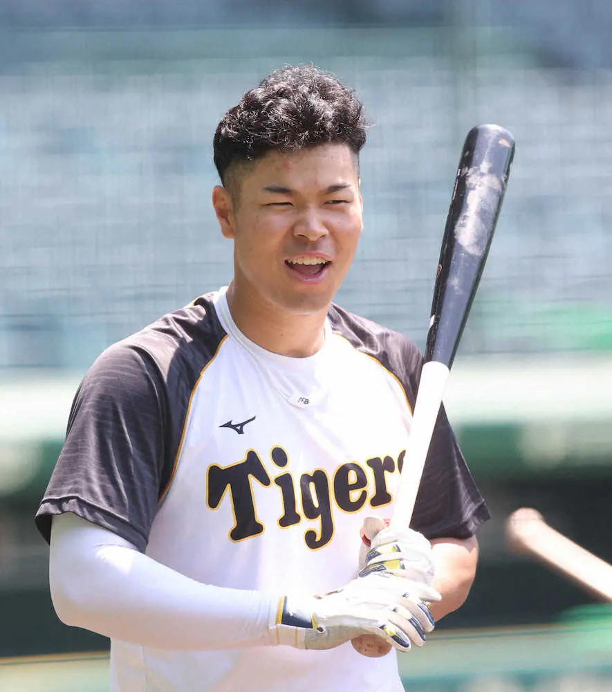 【画像・写真】阪神　佐藤輝が同年代のオリ・由伸との真っ向勝負を宣言「三振かホームラン。フルスイングで勝負したい」
