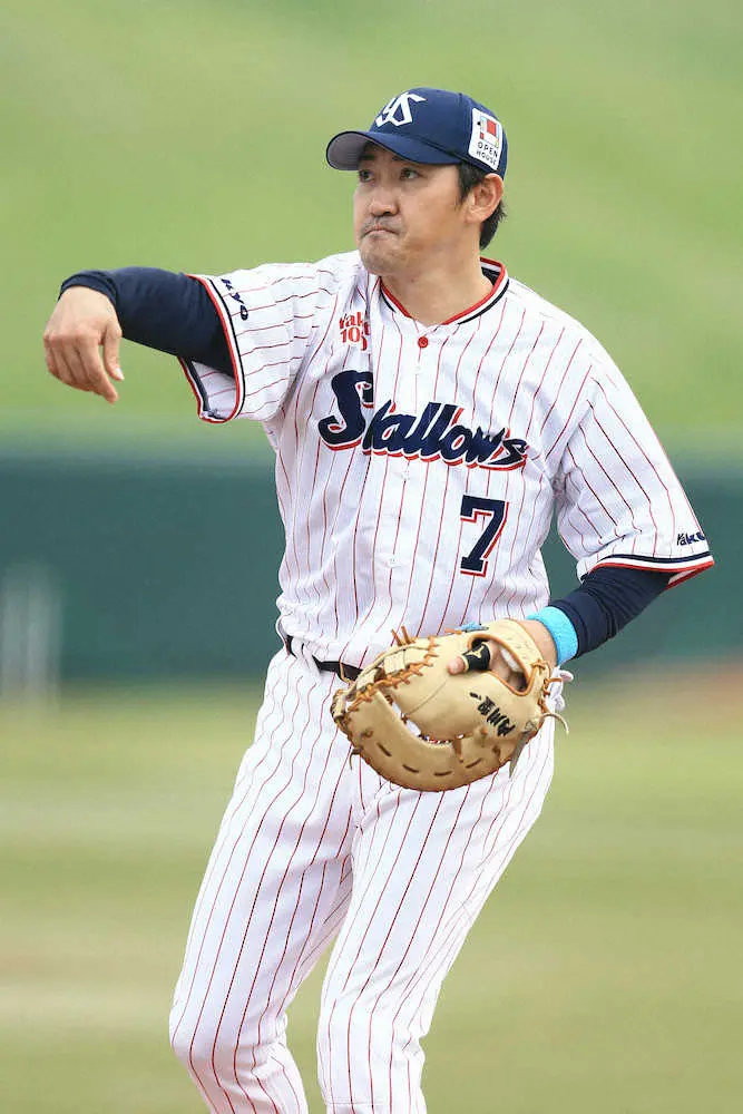 【画像・写真】1軍昇格のヤクルト・内川　代打出場も空振り三振