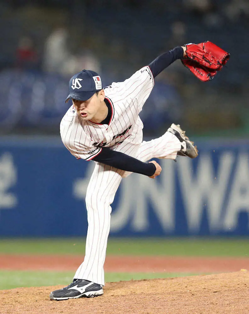 【画像・写真】＜ヤ・日＞8回に登板し、3者連続三振に抑えた石山（撮影・西川　祐介）