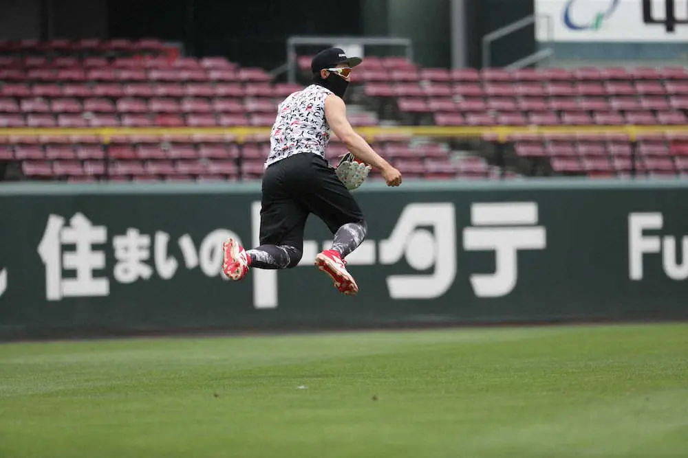 【画像・写真】広島・松山&龍馬　みんな帰ってくるまで任せろ！実戦は16日DeNA戦以来も、心配ご無用