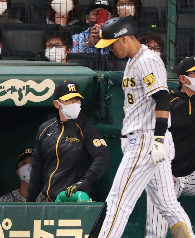 【画像・写真】6試合ノーヒットの阪神・梅野に8回代打、矢野監督は「今、波が来ている」と我慢を強調