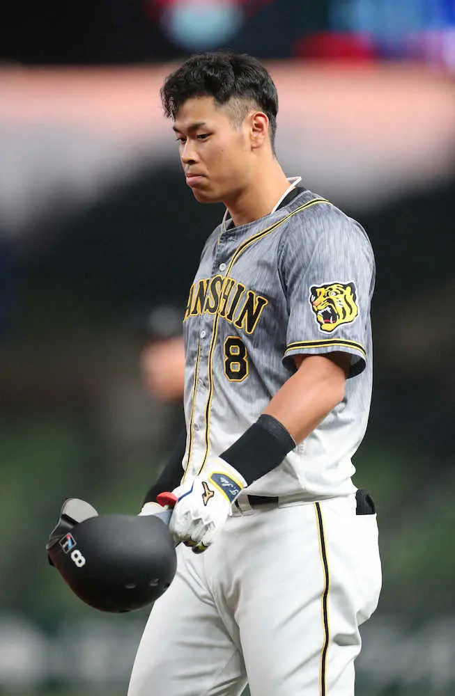 【画像・写真】阪神・佐藤輝　前夜衝撃の3発から一転4タコ　最高の応援団見に来てたのに…れにちゃんゴメンね