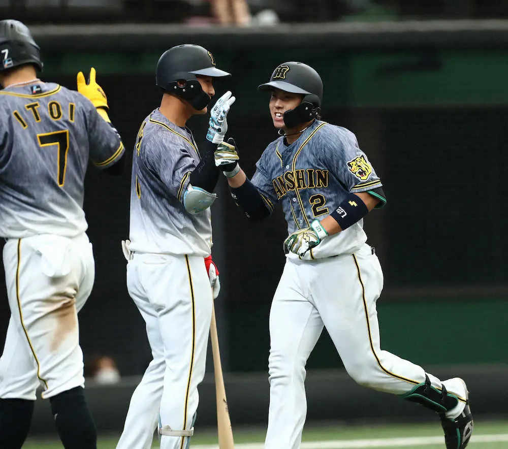 【画像・写真】阪神・梅野「ベース一周、すごい気持ちよかった」　久々の好感触、苦境脱してホッと一息