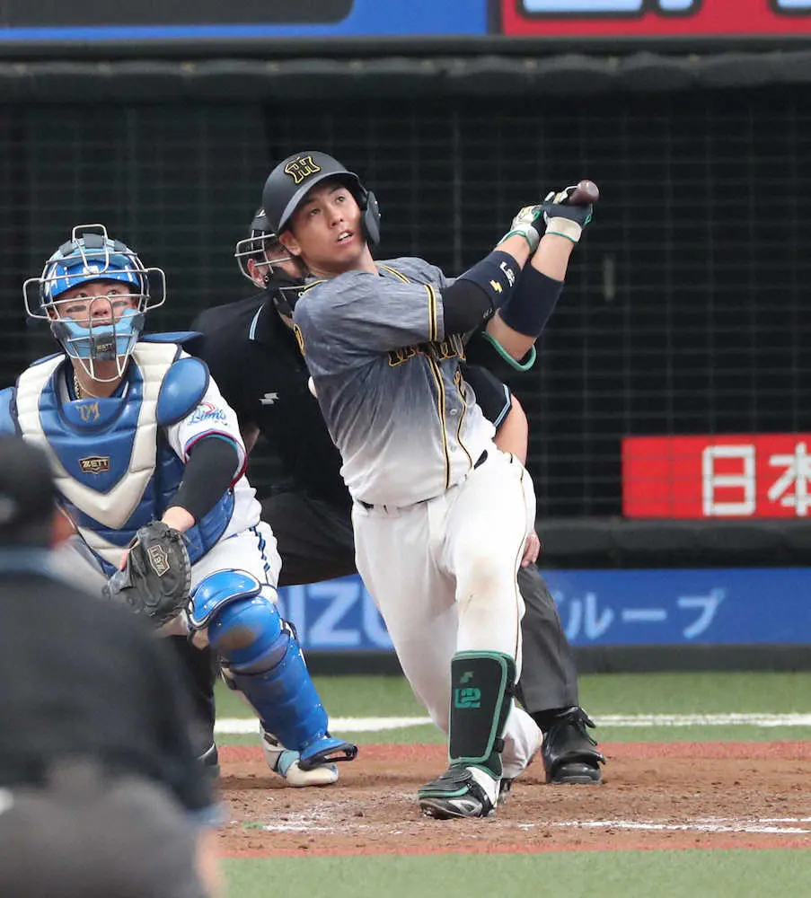 【画像・写真】やっと出た1号！阪神・梅野が2ランで決めた　史上最長のデーゲーム開幕16連勝