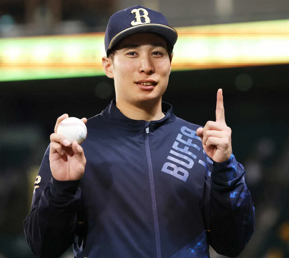 【画像・写真】オリックス村西プロ初勝利　近大の後輩・輝に先輩の意地見せた「記念球は親に贈るか、自分で保管」