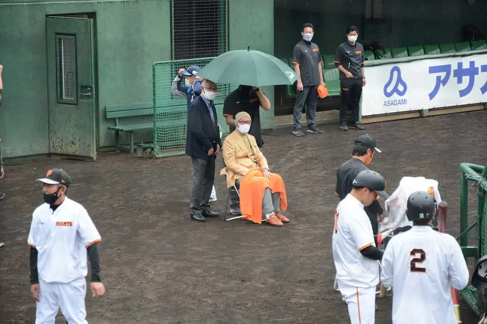 ジャイアンツ球場を訪れた巨人の長嶋茂雄終身名誉監督