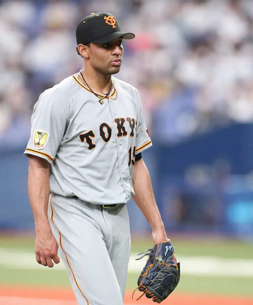 【画像・写真】巨人・サンチェスが「珍ボーク」マウンドにボール叩きつけ