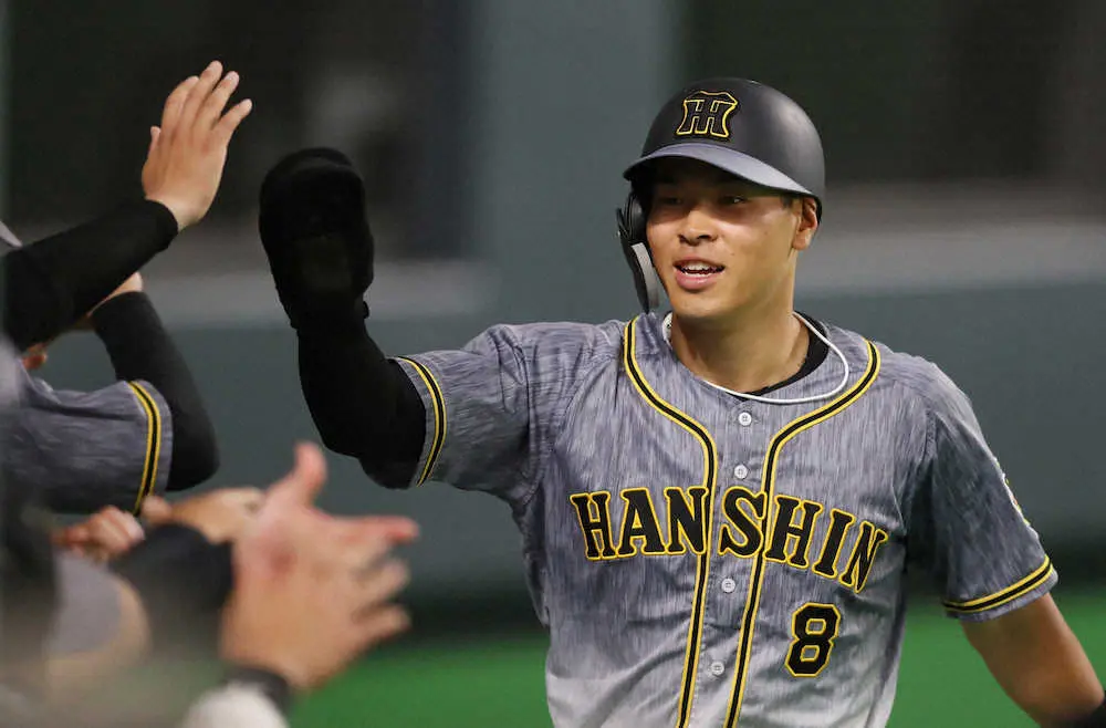 【画像・写真】阪神・佐藤輝で2位に5差独走　「しっかり振ることを常に心掛けて」2安打2打点　交流戦新人記録に王手