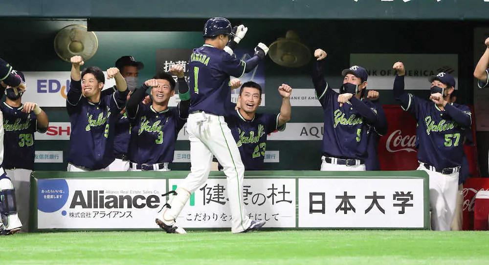 【画像・写真】ヤクルト山田が2打席連発で勝ち越し　ソフトB工藤監督リクエスト失敗の直後に