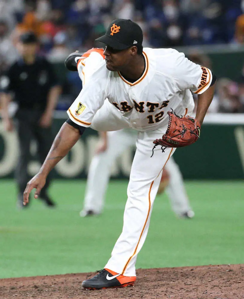 【画像・写真】巨人・デラロサ　打者を立たせてブルペン投球