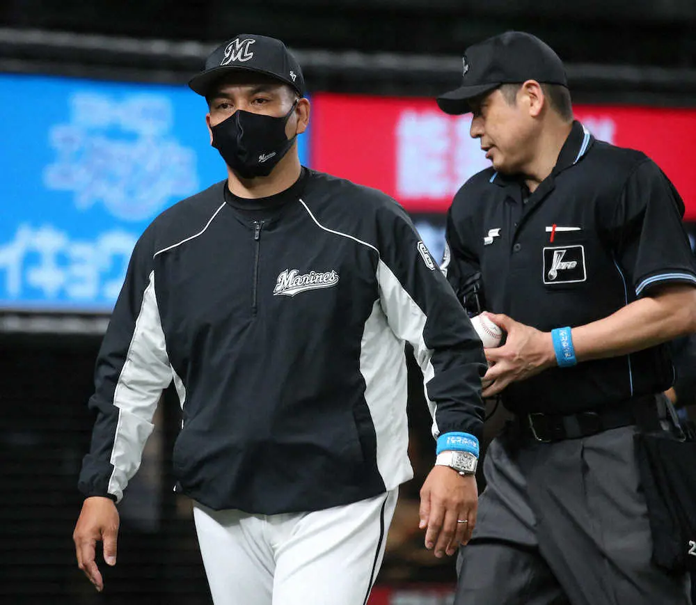 【画像・写真】ロッテ井口監督、2回から早々に捕手交代。「配球も含め、連打、失策では追いつけくなる」