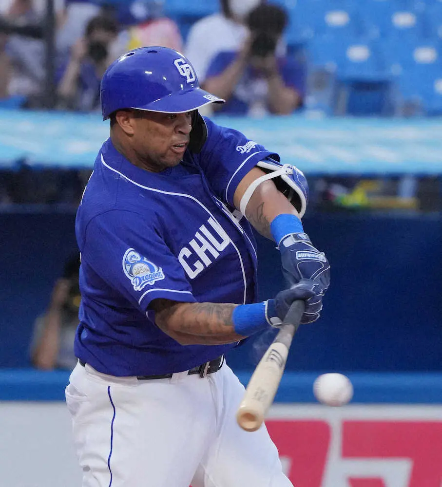 【画像・写真】どうなる?不敗神話　中日・ビシエドが2回に11号ソロ　一発放つと今季9戦9勝だが…