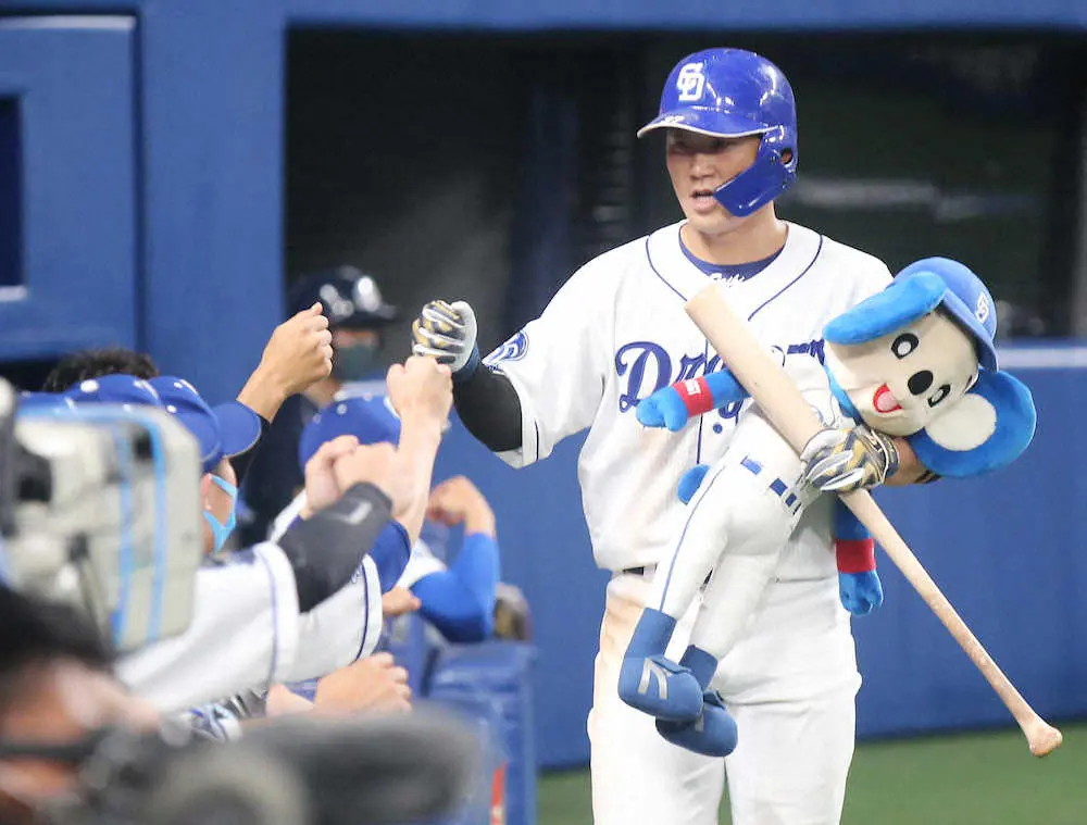 【画像・写真】忘れかけていた快音　中日・三ツ俣が7年ぶりの一発「スタンドまで届け～と思いながら」