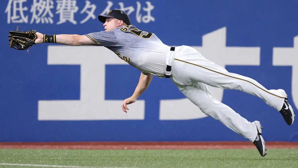 【画像・写真】攻守で頼れる助っ人やで!!阪神・サンズ　特大弾に執念ダイブ!!「とにかく捕りたかった」