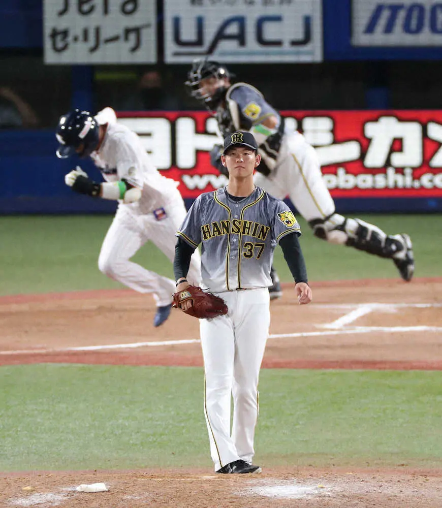 【画像・写真】阪神・及川　これが“新7回の男”のポテンシャル！満塁ピンチもサンタナ見逃しK斬りで零封