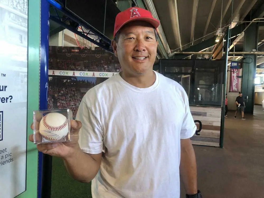 【画像・写真】大興奮！大谷のメモリアルボール　日系3世がキャッチ「オールスターも待ち切れない」