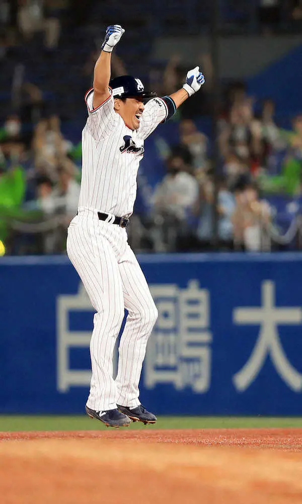 【画像・写真】つば九郎「てんしょんあがりすぎた」　“おとももち”内川のサヨナラ打に号泣「なけたよ」