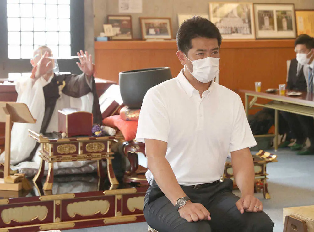 【画像・写真】侍ジャパン・稲葉監督　星野監督の墓前に闘将継承＆金メダル誓う