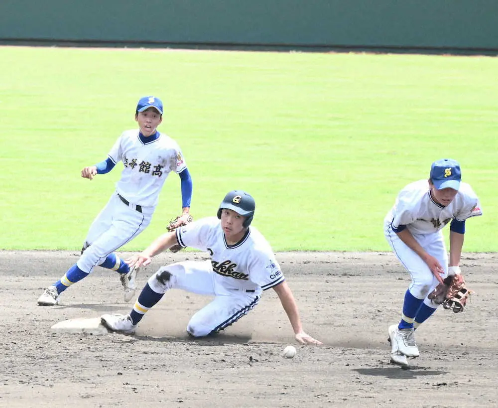 【画像・写真】東京学館・粟飯原　快足3盗塁　11球団スカウト陣高評価「三拍子そろっている」