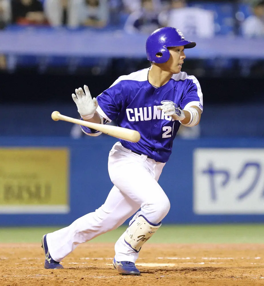 【画像・写真】中日・井領　ソトの送球が直撃し負傷交代