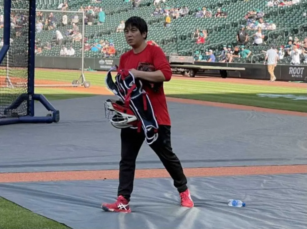 【画像・写真】エンゼルス・大谷の水原通訳　本塁打競争で捕手と“二刀流”、名コンビで初出場初優勝狙う
