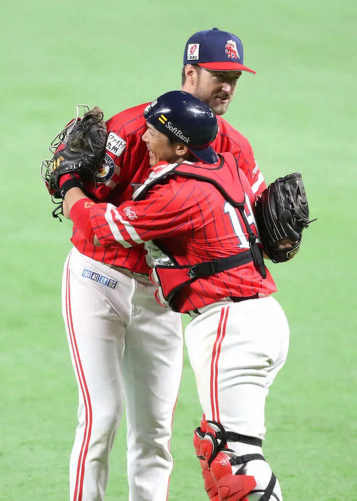 【画像・写真】好投の秘密は「正座」？　今季チーム初完封　ソフトB・レイはウオーミングアップ時に独特のルーティン