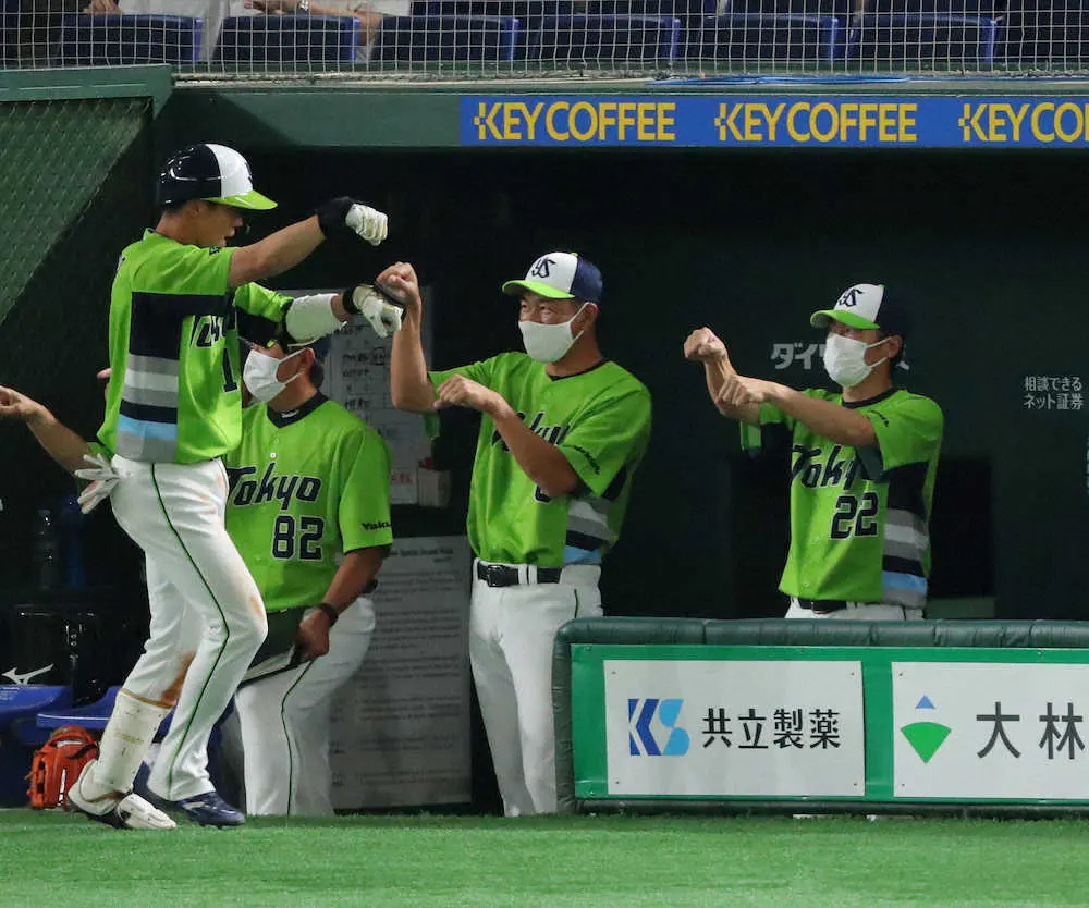 【画像・写真】高津監督　9回では球団タイ7本塁打に「あっ！そうなんですか」と驚くも「たまにはいいのかな」とニヤリ
