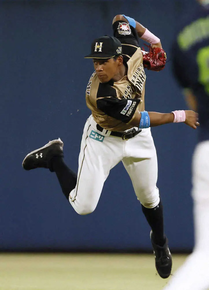 【画像・写真】日本ハム・万波　レーザービーム＆二塁打で勝利に貢献「とにかく楽しかった」