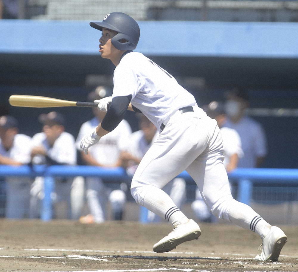 ＜浜名・静岡＞初回2死二塁で左中間に先制二塁打を放つ静岡の4番・池田